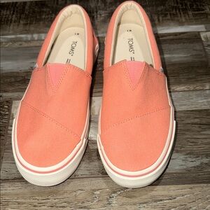 TOMS Women's Vibrant Coral Sneakers